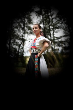 Slovakça folklor. Slovakça folklor kız.
