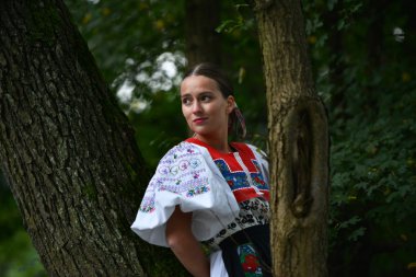 Slovakça folklor. Slovakça folklor kız.