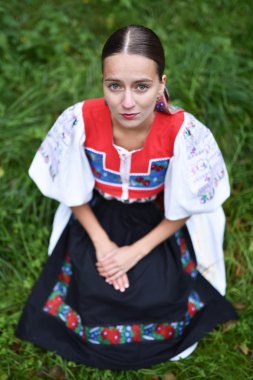 Slovakça folklor. Slovakça folklor kız.