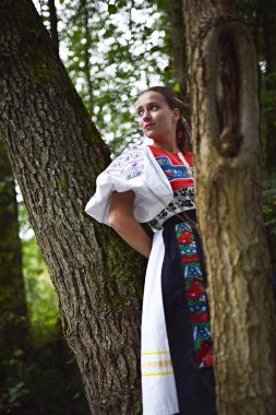 Slovakça folklor. Slovakça folklor kız.