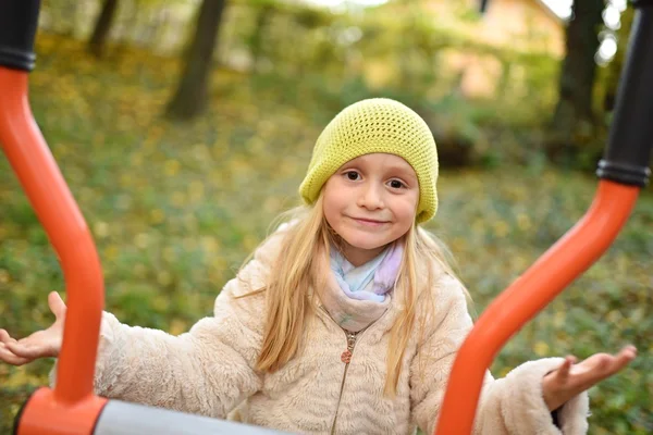 Little Girl Autumn Park — Stock Photo, Image