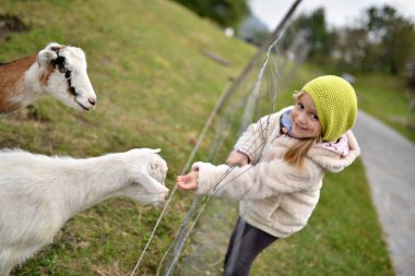 köpeği olan bir kız