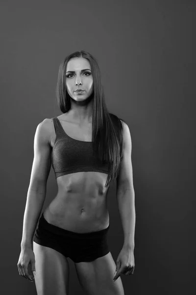 Fitness Sportovní Žena Ukazuje Své Dobře Vyškolené Tělo — Stock fotografie