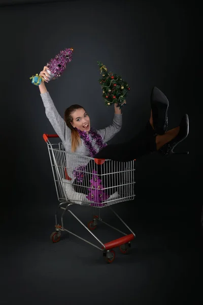 Gelukkig Meisje Winkelen Kerstcadeaus — Stockfoto