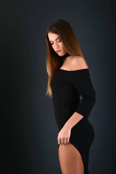 Junges Mädchen im Studio — Stockfoto