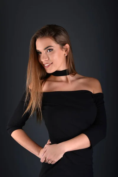 Junges Mädchen im Studio — Stockfoto