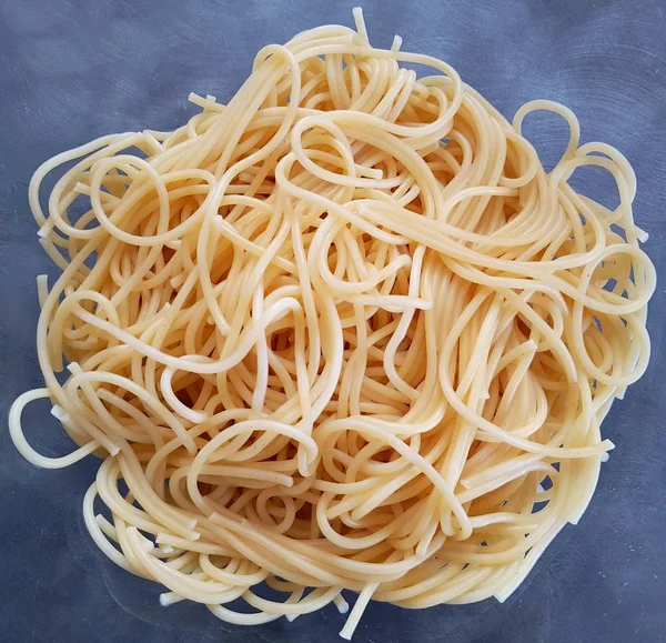 Çiğ Spagetti Makarna Talyan Yemeği Yemek Konsepti — Stok fotoğraf