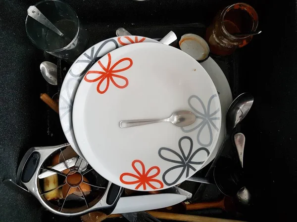 Немитий Посуд Кухонній Мисці — стокове фото