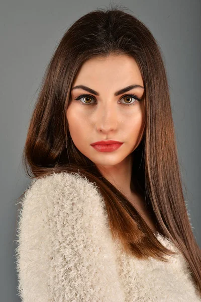 Brunette girl portrait — Stock Photo, Image