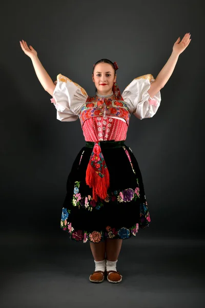 Hermosa bailarina folclórica — Foto de Stock