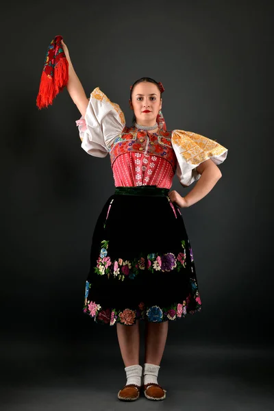 Güzel folklor dansçısı — Stok fotoğraf