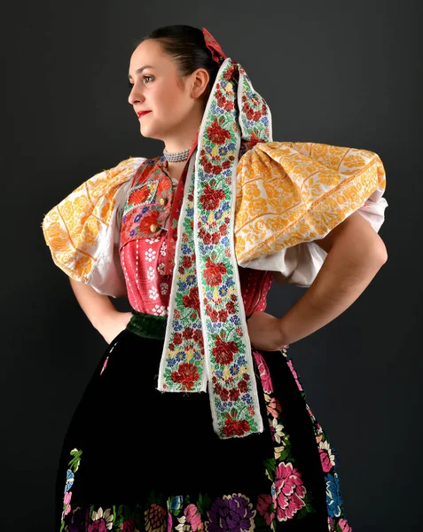 Slovenský folklor tanečnice — Stock fotografie