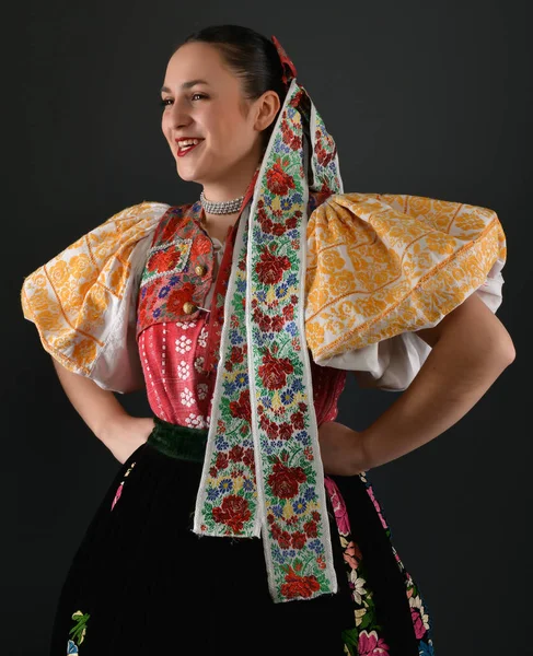 Slovakça folklor dansçısı — Stok fotoğraf