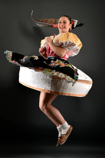 Bailarina eslovaca de folklore —  Fotos de Stock