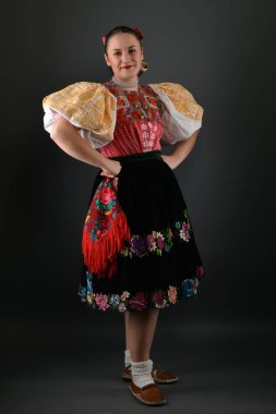 Slovakça folklor kıyafetleri