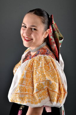 Slovakça folklor kıyafetleri