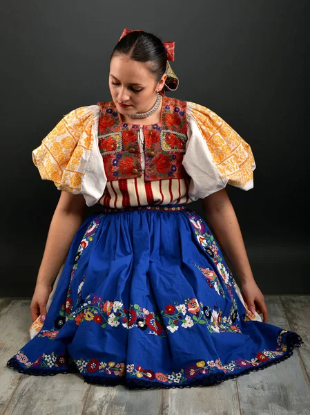 Slovakiska folklore kläder — Stockfoto