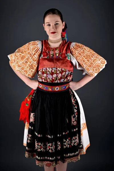 Slovakça folklor dansçısı — Stok fotoğraf