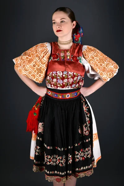 Slovakça folklor dansçısı — Stok fotoğraf