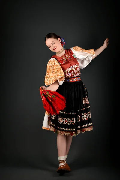 Slovenský folklor tanečnice — Stock fotografie