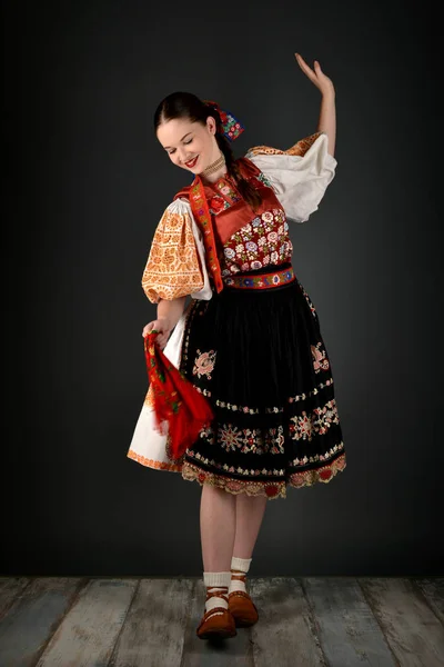 Slovakiska folklore dansare — Stockfoto