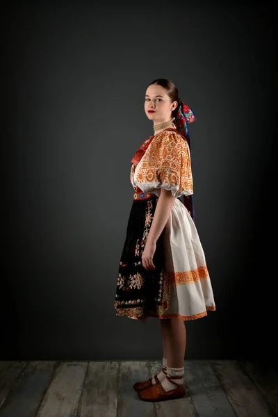 Slovakiska folklore dansare — Stockfoto