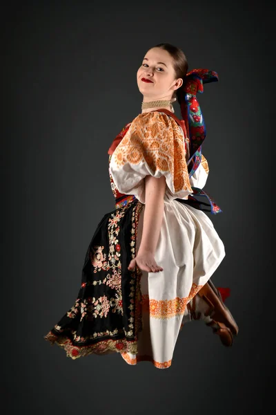 Slovakiska folklore dansare — Stockfoto