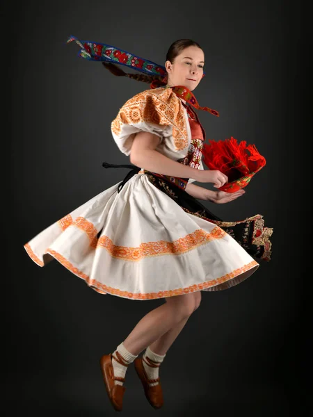 Bailarina eslovaca de folklore —  Fotos de Stock