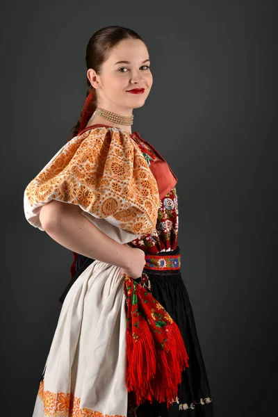 Slovakça folklor dansçısı — Stok fotoğraf