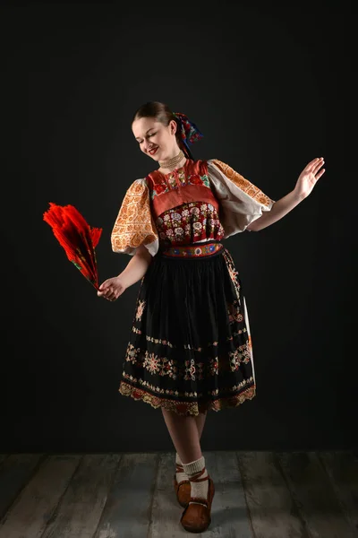 Slovakça folklor dansçısı — Stok fotoğraf