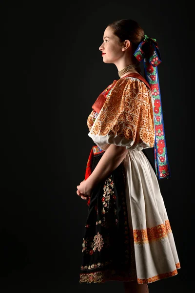 Bailarina eslovaca de folklore —  Fotos de Stock