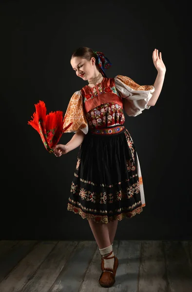 Slovakiska folklore dansare — Stockfoto