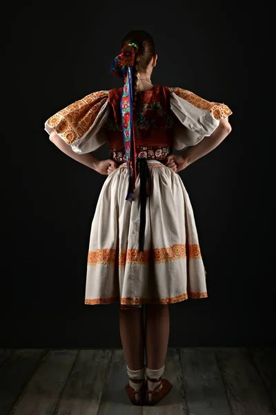 Danseuse folklorique slovaque — Photo