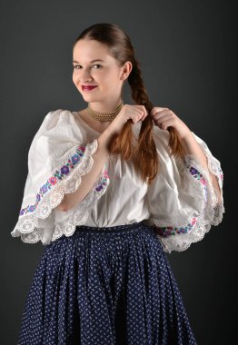 Slovakça folklor kadın