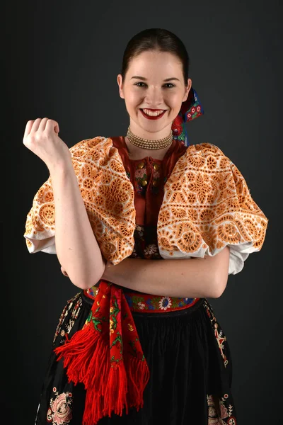 Mujer folklore eslovaco — Foto de Stock