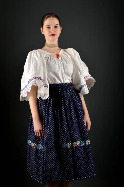 Slovakça folklor kadın — Stok fotoğraf