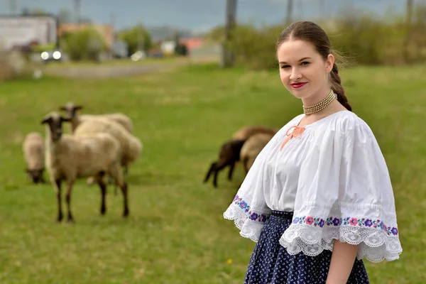 Slowaakse folklore vrouw — Stockfoto