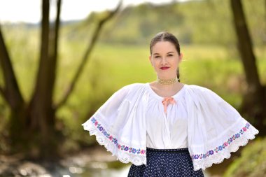 Slovakça folklor kadın