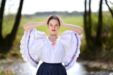 Slovakça folklor kadın