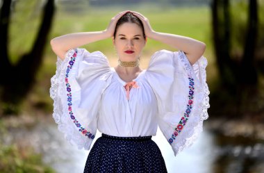 Slovakça folklor kadın