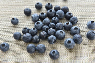  tablo üzerinde çekilen yaban mersini