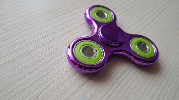 Rastlösa spinner nya — Stockfoto