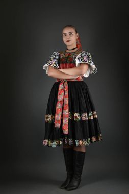 Slovakça kadın dansçı