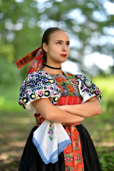 Slovakisk kvinna dansare — Stockfoto