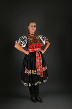 Slovakça kadın dansçı