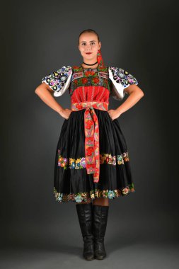 Slovakça kadın dansçı