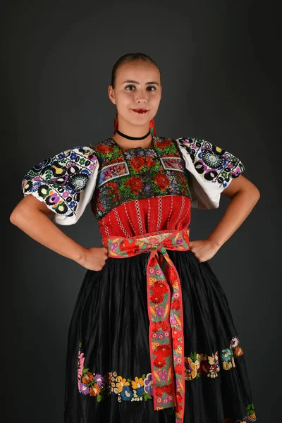 Slovenská žena tanečnice — Stock fotografie