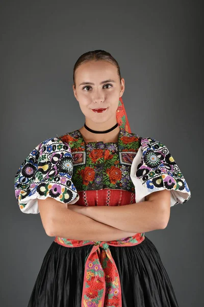 Slovakisk kvinna dansare — Stockfoto