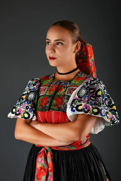 Slovakisk kvinna dansare — Stockfoto