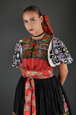 Slovakça kadın dansçı